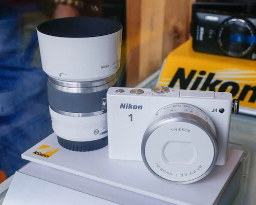 Nikon 1 j4 với cảm biến lấy nét lai giá 17 triệu đồng - 1