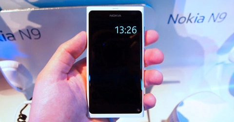 Nokia bán n9 màu trắng tại phần lan - 1