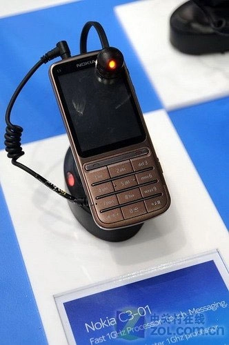 Nokia c3-015 tốc độ 1ghz chạy s40 - 1