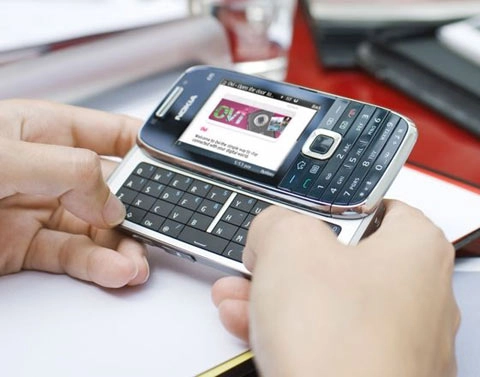 Nokia e75 bắt đầu được bán - 1