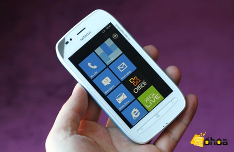 Nokia lumia 710 giá 63 triệu tại vn - 1