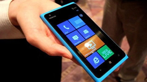 Nokia ưu tiên mỹ hoãn ngày lên kệ lumia 900 tại anh - 1