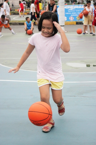Nữ cầu thủ bóng rổ nhí - 1