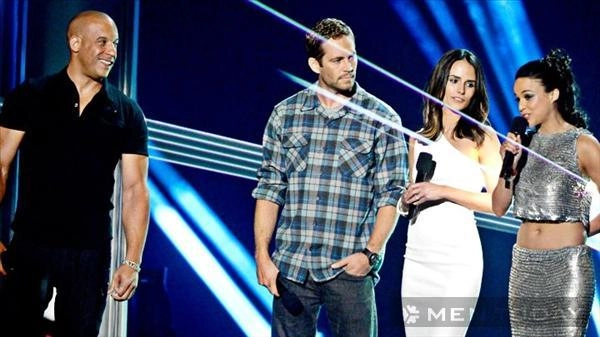 Phong cách thời trang đơn giản và nam tính của paul walker - 16