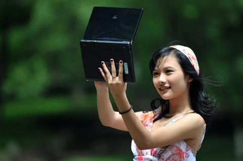 Teen làm điệu với eee pc cảm ứng - 1