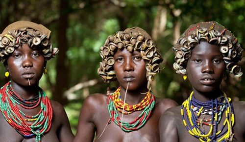 Thời trang tái chế ấn tượng của bộ lạc ở ethiopia - 1
