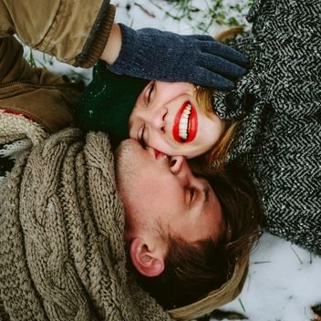 Tình yêu vốn dĩ không đem lại đau khổ chỉ là chúng ta tự làm khổ mình - 1