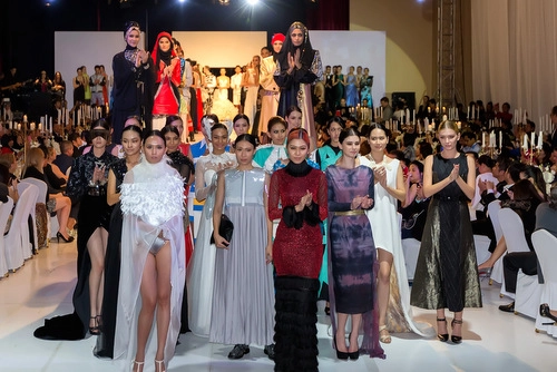 Trang phục đạo hồi nổi bật tại tuần thời trang malaysia - 1