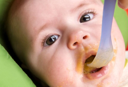 Trẻ nhỏ biếng ăn có thể uống men tiêu hóa - 1