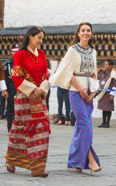 Vải may váy thăm bhutan của kate middleton giá hơn 1500 usd - 1