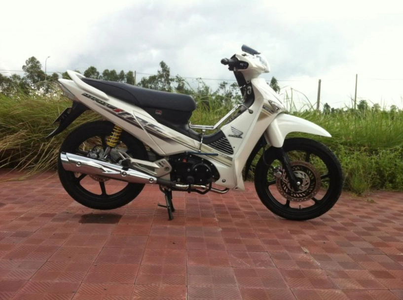 Wave 125i độ cực chất với màu trắng tinh khôi - 1