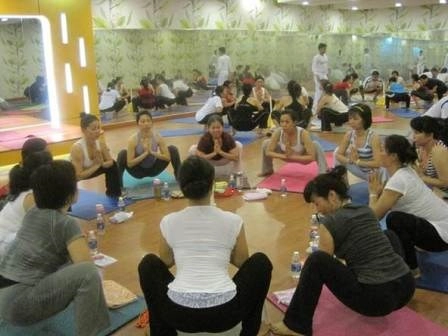 Xác lập kỉ lục thế giới bài tập yoga có thời gian dài nhất - 1