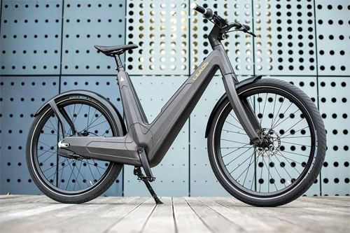 Xe đạp điện làm bằng sợi carbon có giá 6900 usd - 1