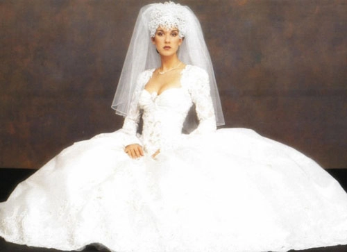 10 mẫu váy cưới xấu của các mỹ nhân nổi tiếng thế giới - 3