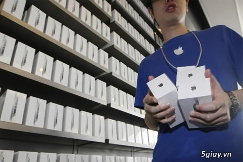 6 nhân viên apple store tiếp tay trộm cắp 600 iphone - 1