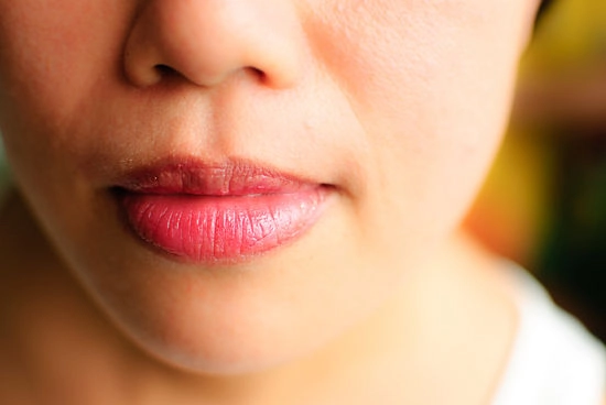 7 bước tô son để môi căng mọng - 10