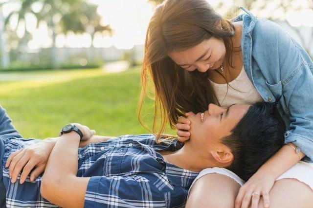 7 điều bạn cần nắm rõ về mình trước khi hẹn hò với một chàng trai - 1