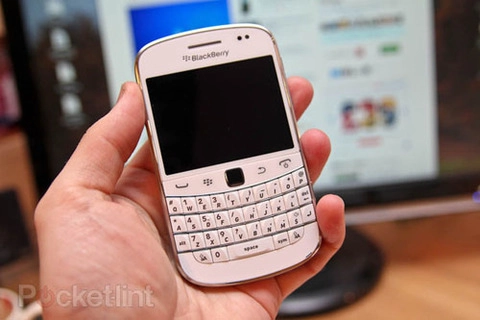 Ảnh thực tế blackberry 9900 màu trắng - 1