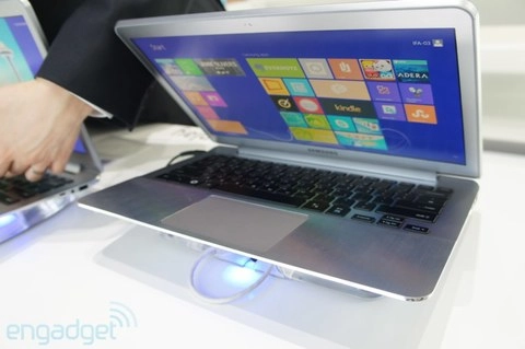 Ảnh thực tế laptop màn hình cảm ứng khác của samsung - 1