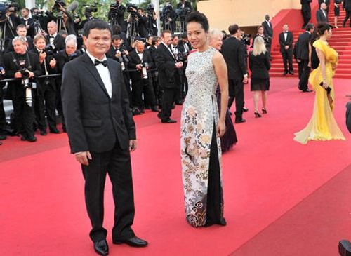 Áo dài việt lần đầu tỏa sáng tại cannes - 7