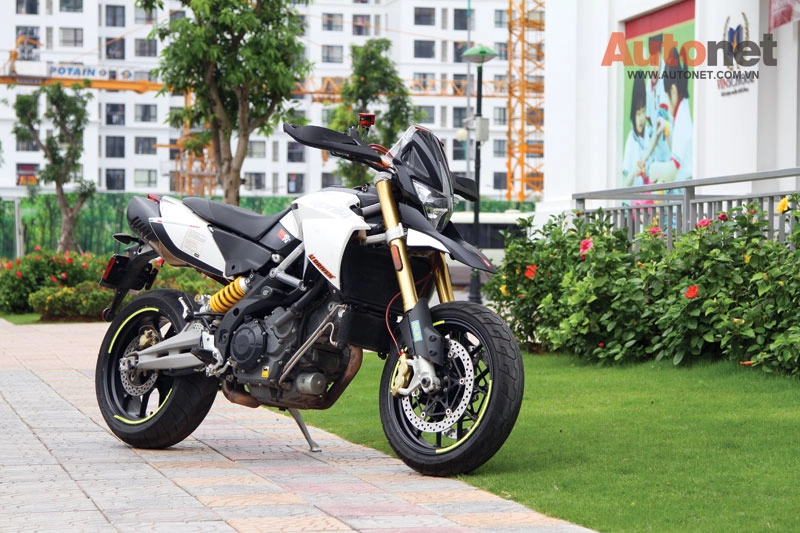 Aprilia 1200 dorsoduro chuẩn mực của dòng xe địa hình hỗn hợp - 1