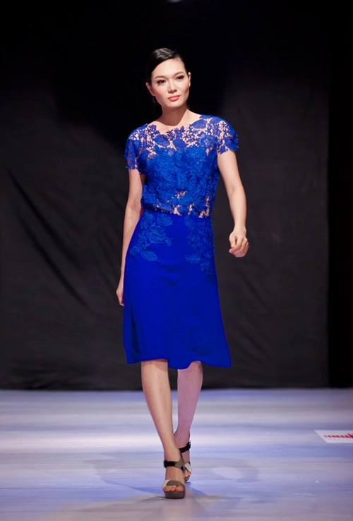 Bạn gái ưng hoàng phúc làm vedette trên sàn catwalk - 12