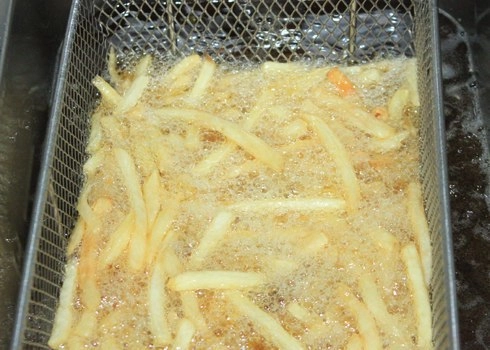 Bí quyết chiên giòn khoai tây - 1
