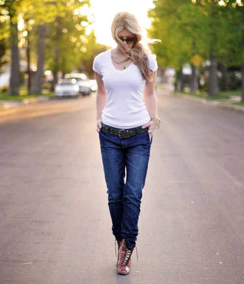 Biến hóa với quần jeans và áo phông trắng - 6
