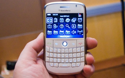 Blackberry bold màu trắng - 1