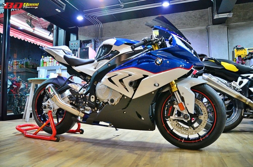 Bmw s1000rr 2015 độ nổi bật với dàn đồ chơi hàng hiệu - 1