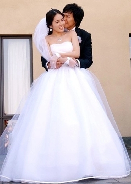 Bóc mác 10 bộ váy cưới đẹp nhất kbiz - 2