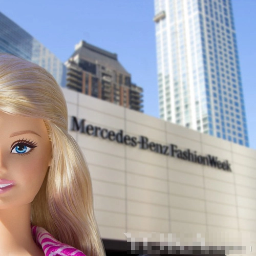 Búp bê barbie xúng xính váy áo dự tuần lễ thời trang - 2