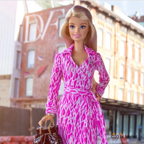 Búp bê barbie xúng xính váy áo dự tuần lễ thời trang - 3