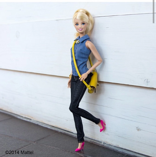 Búp bê barbie xúng xính váy áo dự tuần lễ thời trang - 15