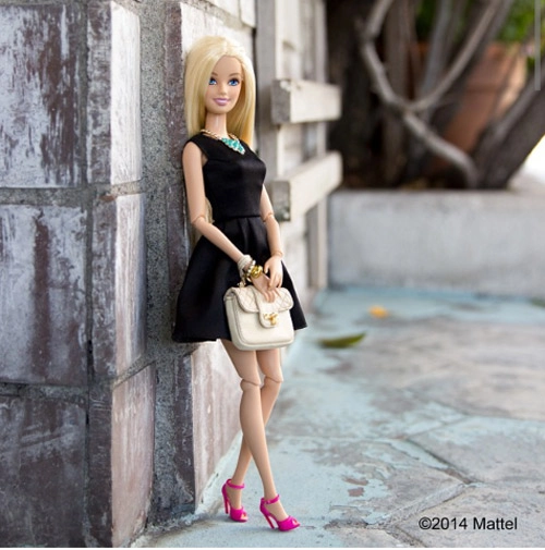 Búp bê barbie xúng xính váy áo dự tuần lễ thời trang - 16