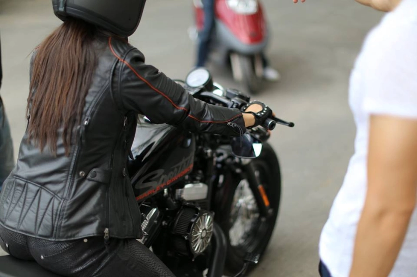 Ca sĩ tina tình chạy harley-davidson sportster forty-eight - 3