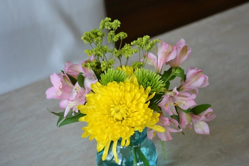 Cắm hoa cúc trang trí bàn ăn cuối tuần - 6
