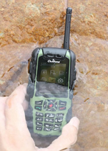 Cận cảnh điện thoại siêu bền chuẩn ip-57 tại việt nam - 1