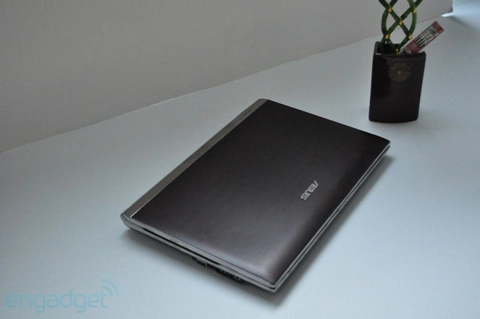 Cận cảnh laptop làm từ tre của asus - 2