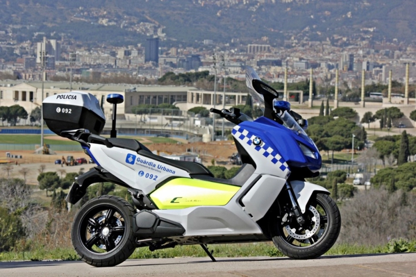 Cảnh sát barcelona trang bị siêu xe điện bmw c evolution - 2