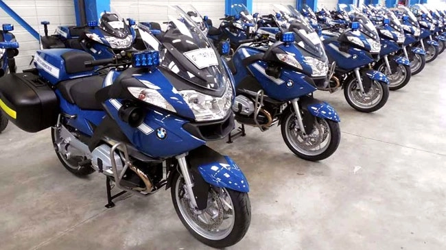 Cảnh sát pháp sắm bmw r1200rt - 1