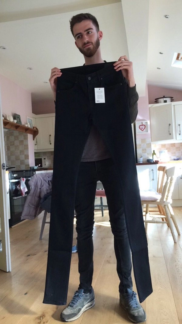 Chiếc quần jeans dài quái dị khiến người mua phát điên - 3