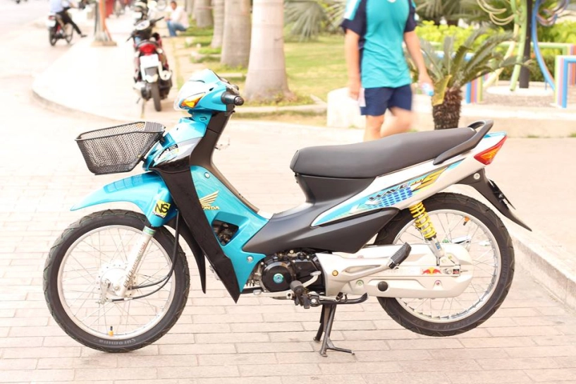 Chiếc wave a xanh độ kiểng cực đẹp với màu sắc tươi tắn - 2