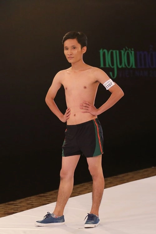 Choáng với thí sinh nam gầy trơ xương mang giày cao gót catwalk - 8