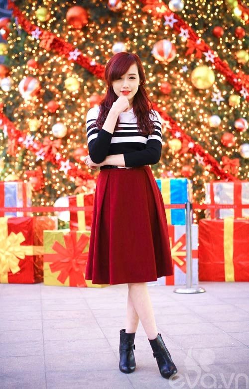 Công sở tỏa sáng với sắc đỏ trong mùa noel - 13