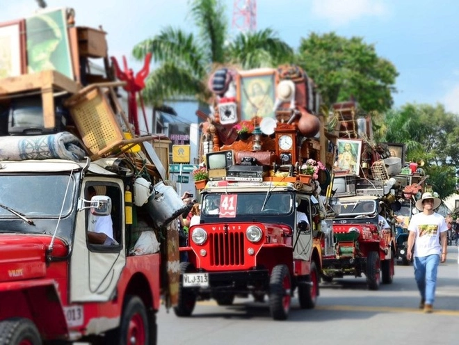 Cuộc diễu hành của những chiếc xe jeep - 1