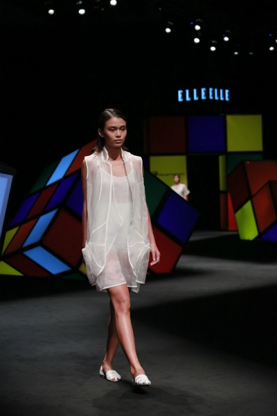 Dàn mẫu sải bước tự tin tại elle fashion show - 1