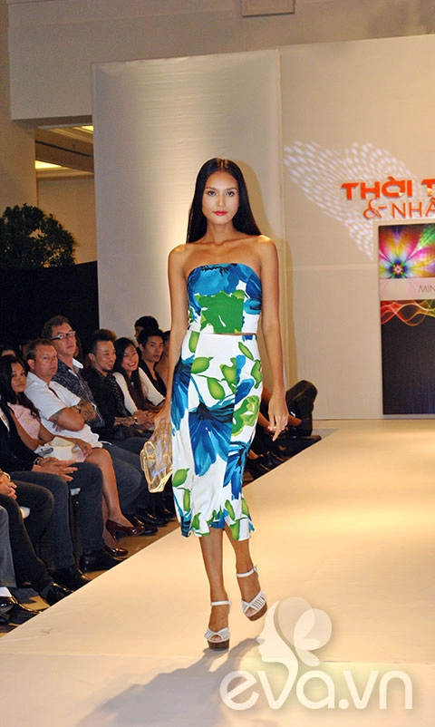 Dàn mẫu vietnam next top model đọ chân dài - 9