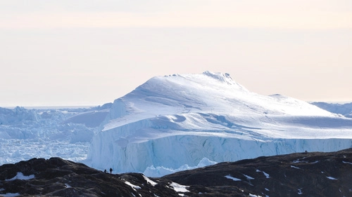 Đảo băng lớn nhất thế giới có nước ấm tự nhiên - 1