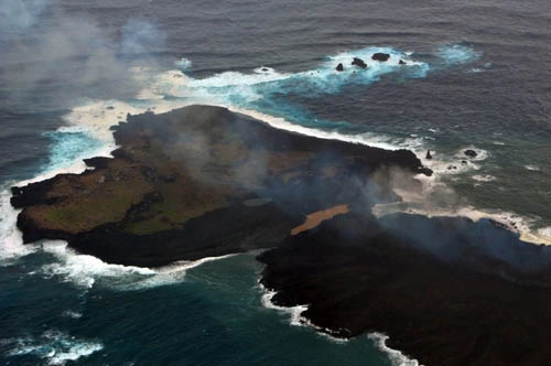 Đảo núi lửa nhật bản to ra gấp 10 lần - 1